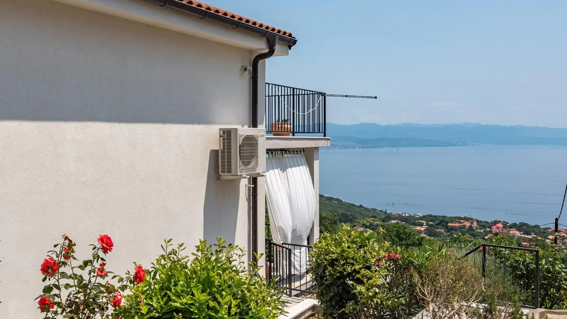 Holiday Home In Icici With Seaview, Balcony, Air Condition, Wifi