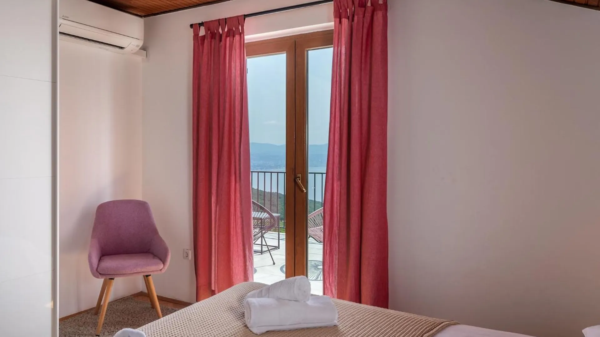 Holiday Home In Icici With Seaview, Balcony, Air Condition, Wifi