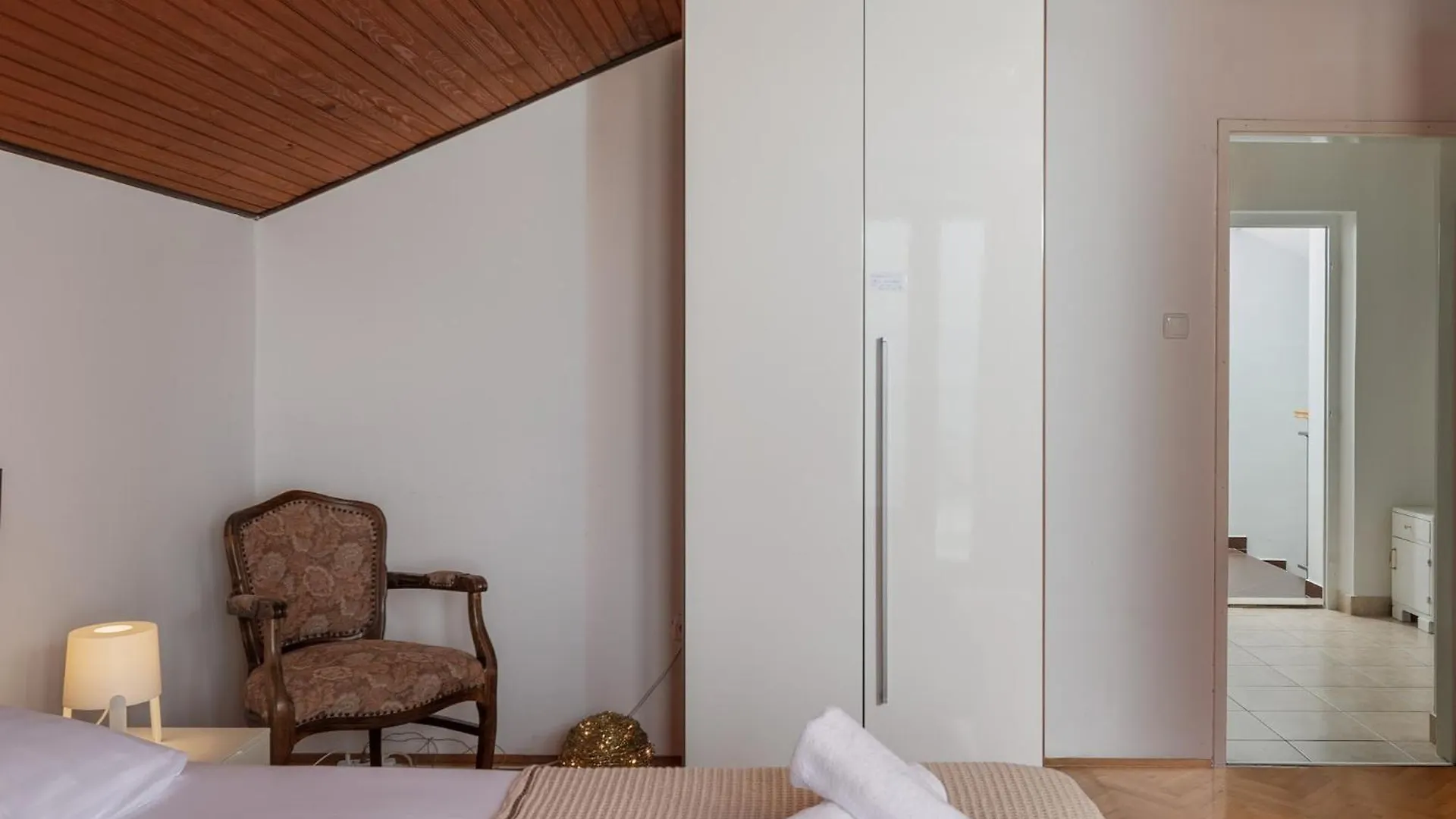 Holiday Home In Icici With Seaview, Balcony, Air Condition, Wifi 0*,
